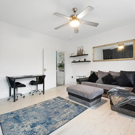 Spacious One Bedroom Private Flat In Brixton +Wifi Londra Esterno foto