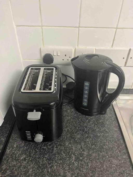 Spacious One Bedroom Private Flat In Brixton +Wifi Londra Esterno foto